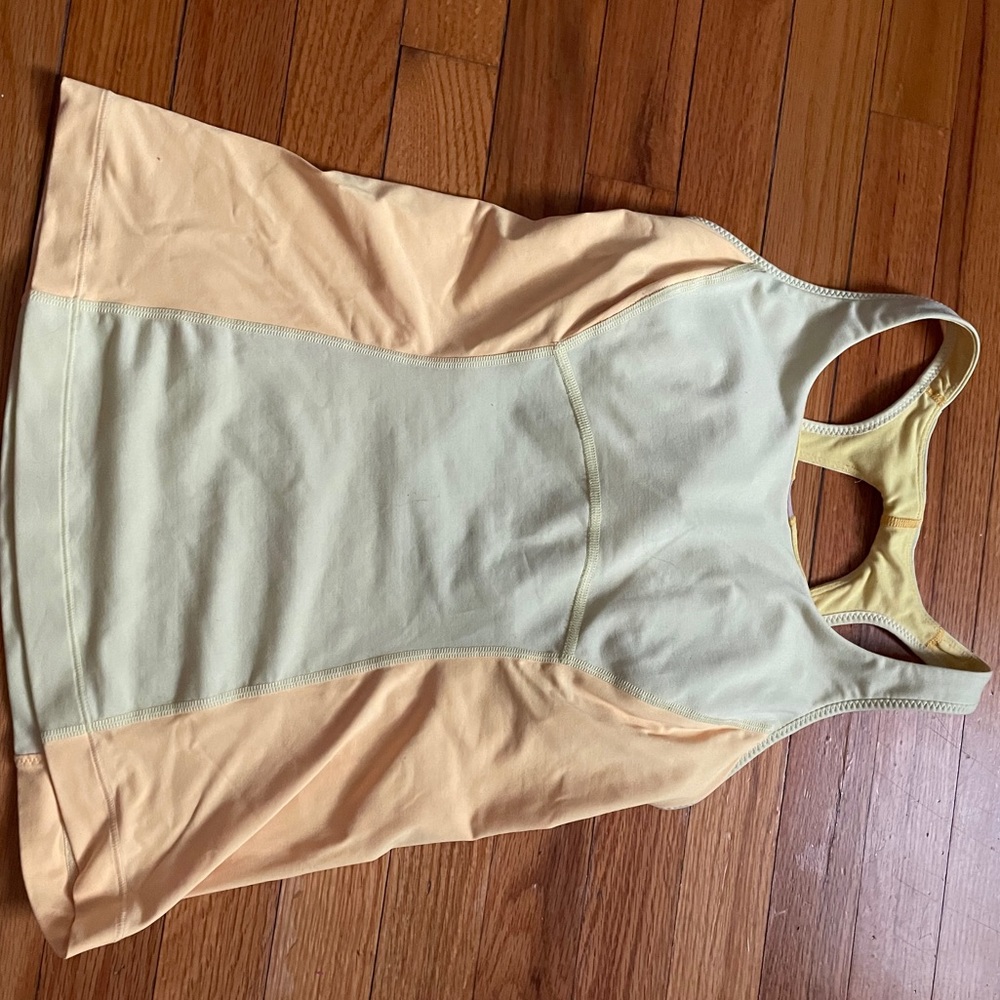 Lululemon tank with built in bra